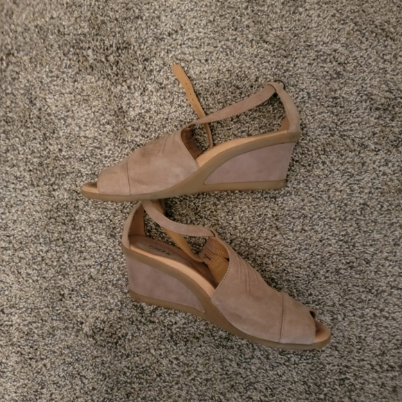 Womens Suede Earth Caper Wedges - Picture 3 of 4